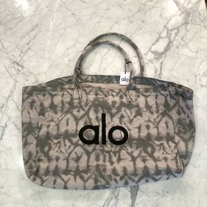 NWT ALO YOGA Tie Dye Tote Bag in Grey and Black